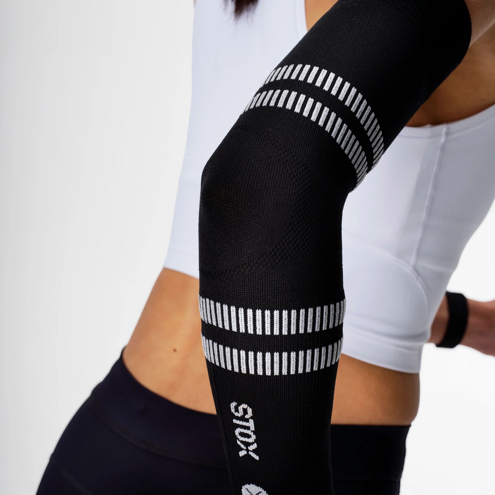 Running Arm Sleeves Unisex | Black / Light Grey - Image 3