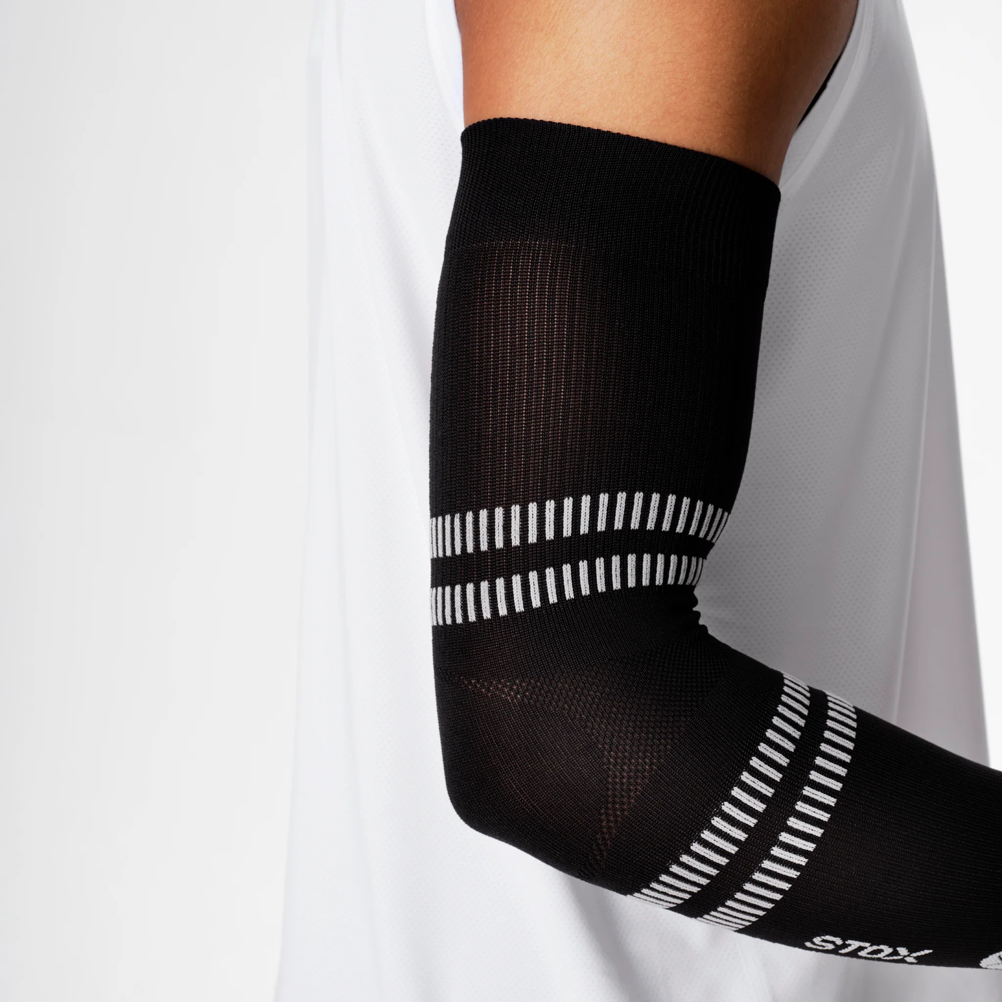Running Arm Sleeves Unisex | Black / Light Grey - Image 7