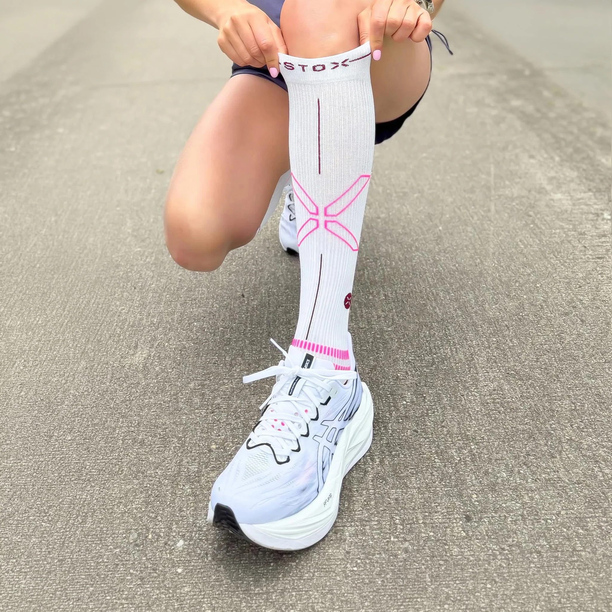 Running Socks Women | White / Bordeaux - Image 2